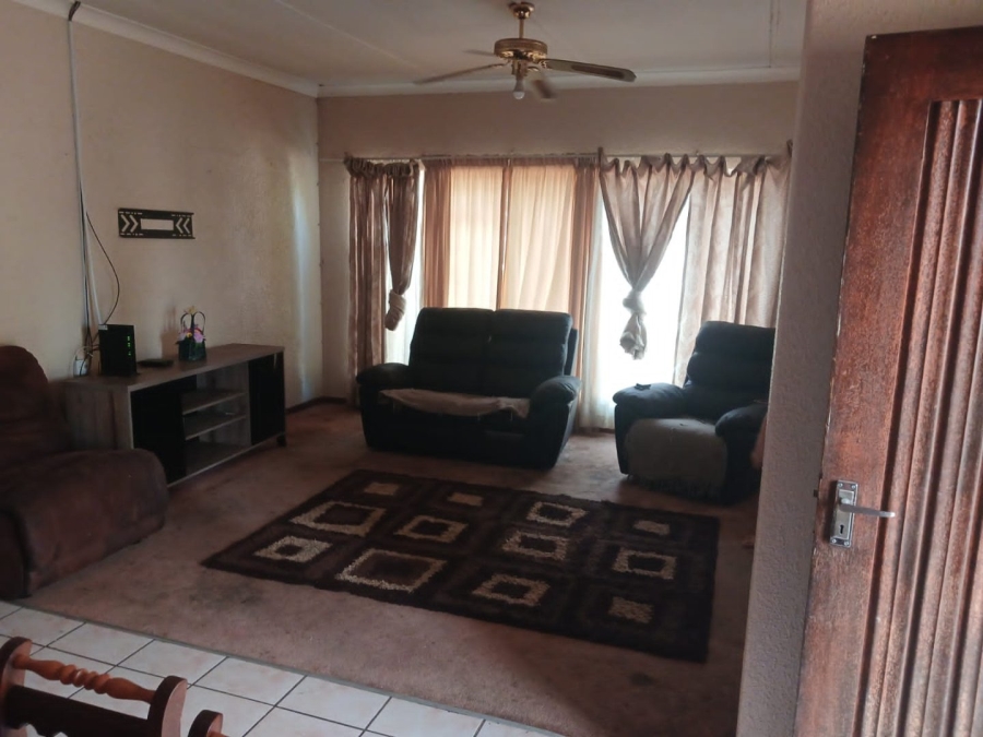 4 Bedroom Property for Sale in Meiringspark Ext 4 North West